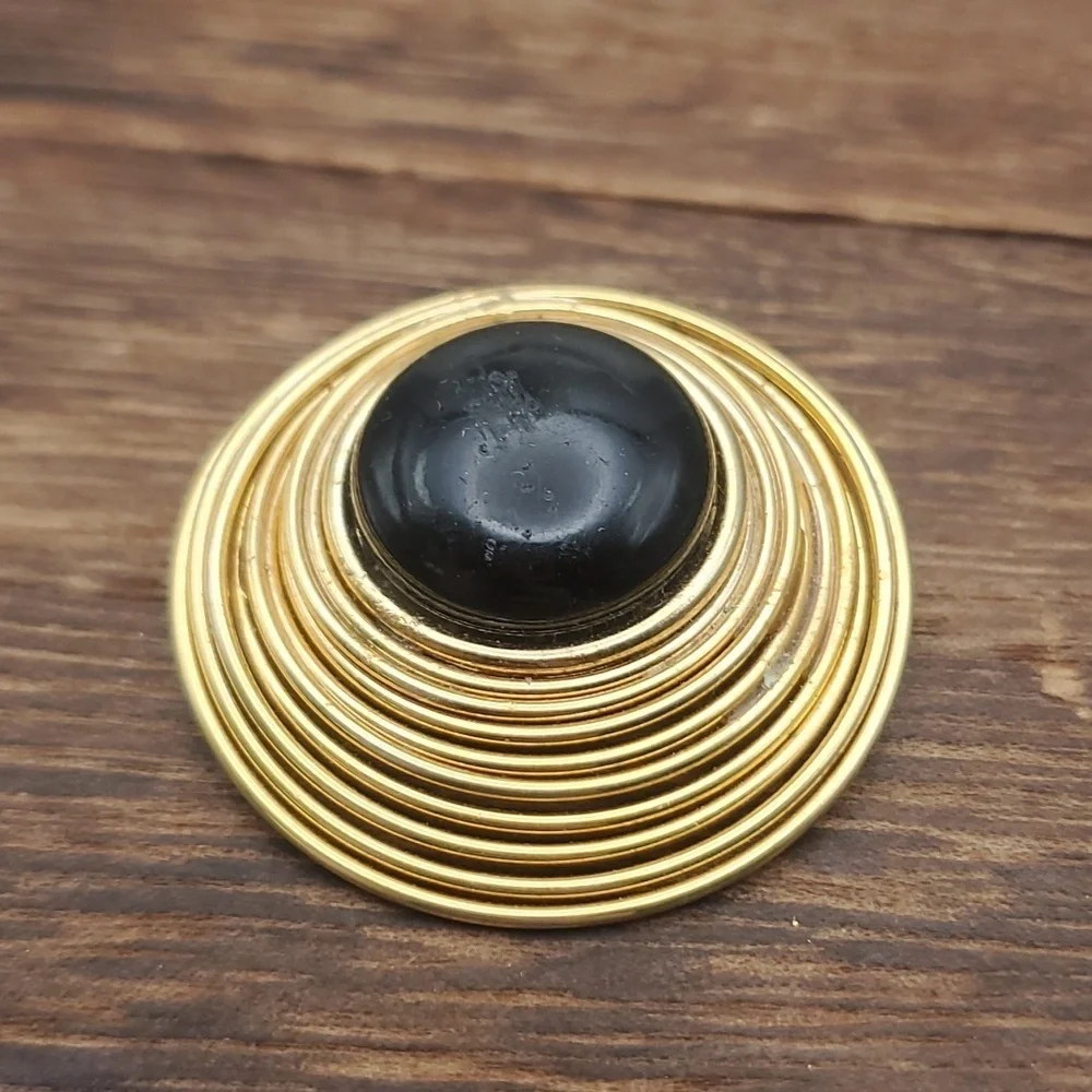 Spun lace eternal grace onyx brooch estate vintage B608